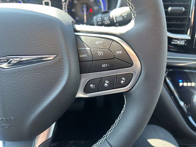 2026 Bright White Clearcoat Chrysler Pacifica Select AWD Van