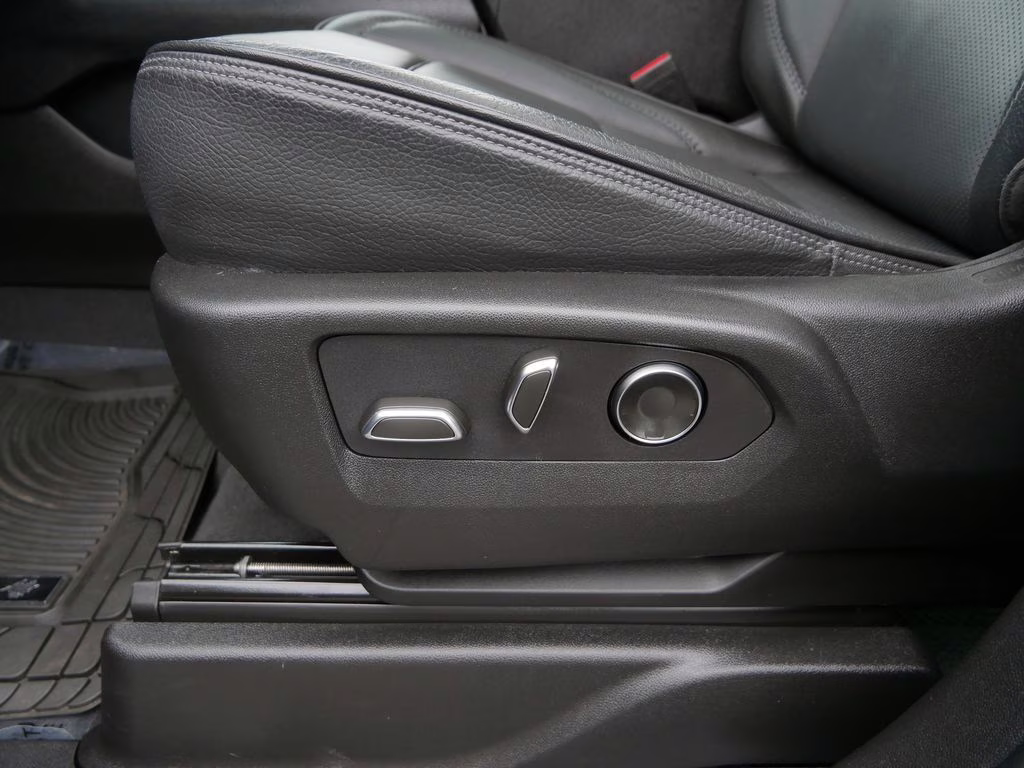 2024 Sterling Metallic GMC Yukon Denali 4X4 SUV