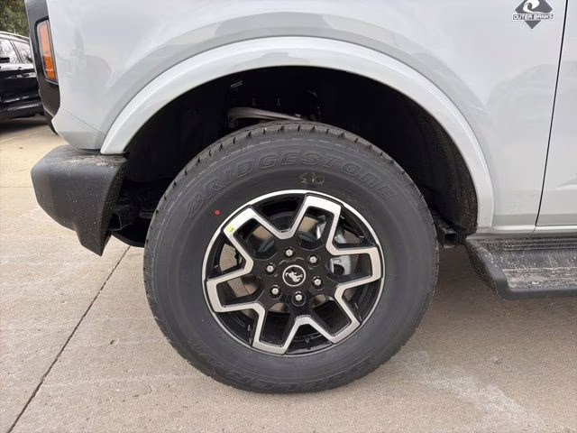 2026 Avalanche Gray Ford Bronco Outer Banks 4X4 SUV