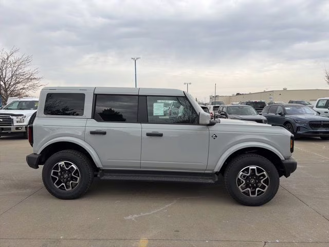 2026 Avalanche Gray Ford Bronco Outer Banks 4X4 SUV