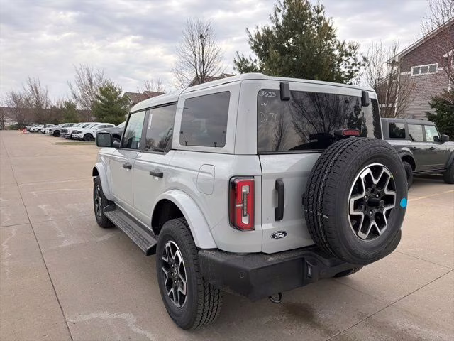 2026 Avalanche Gray Ford Bronco Outer Banks 4X4 SUV
