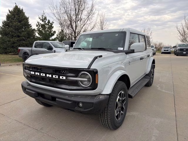 2026 Avalanche Gray Ford Bronco Outer Banks 4X4 SUV