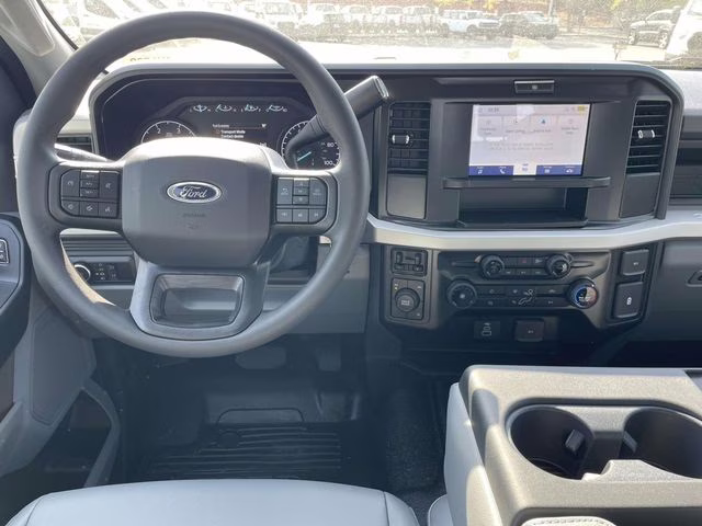 2026 Oxford White Ford Super Duty F-350 DRW XL 4X4 Truck