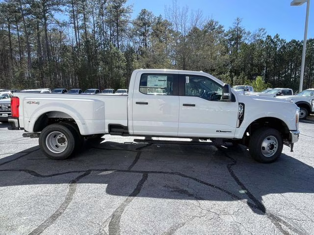 2026 Oxford White Ford Super Duty F-350 DRW XL 4X4 Truck