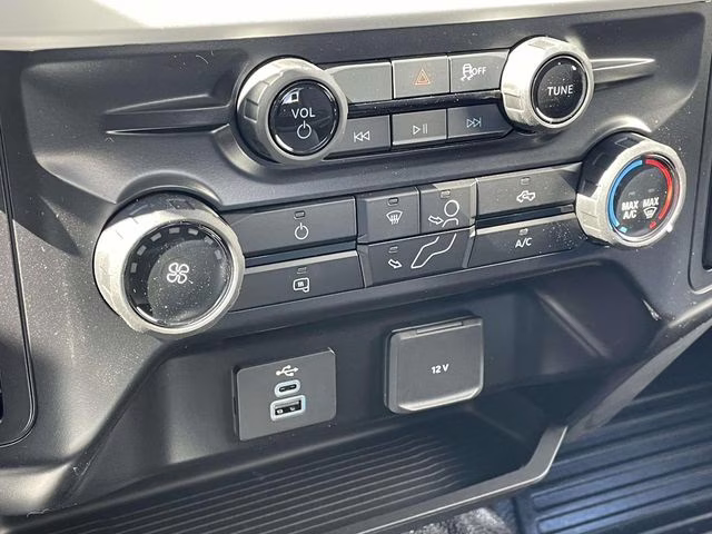 2026 Oxford White Ford Super Duty F-350 DRW XL 4X4 Truck