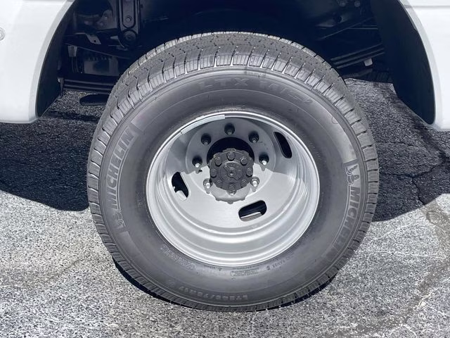 2026 Oxford White Ford Super Duty F-350 DRW XL 4X4 Truck