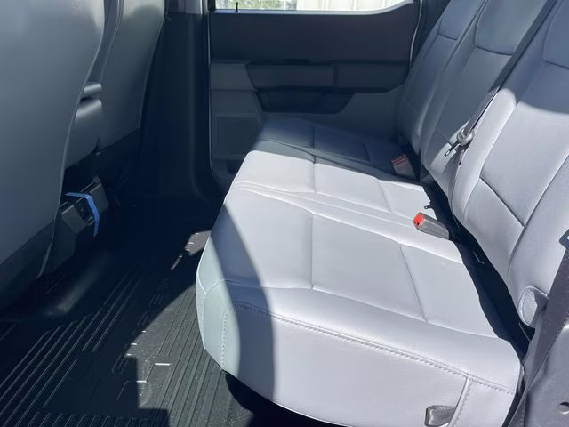 2026 Oxford White Ford Super Duty F-350 DRW XL 4X4 Truck