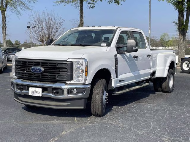 2026 Oxford White Ford Super Duty F-350 DRW XL 4X4 Truck
