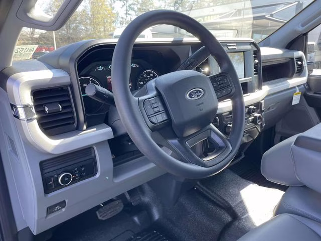 2026 Oxford White Ford Super Duty F-350 DRW XL 4X4 Truck