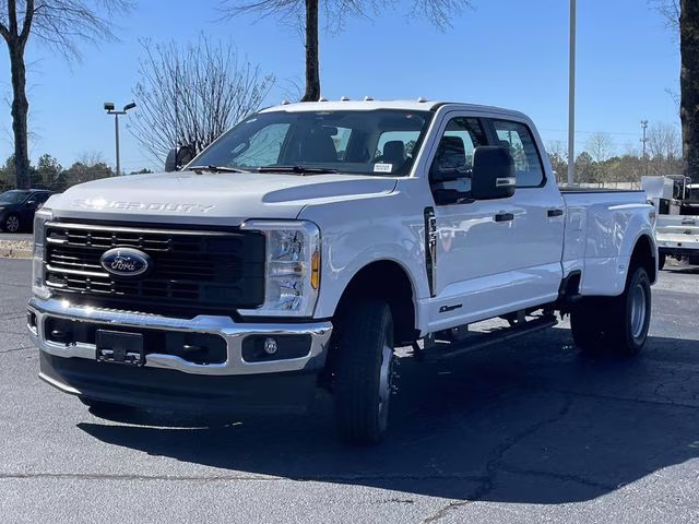 2026 Oxford White Ford Super Duty F-350 DRW XL 4X4 Truck