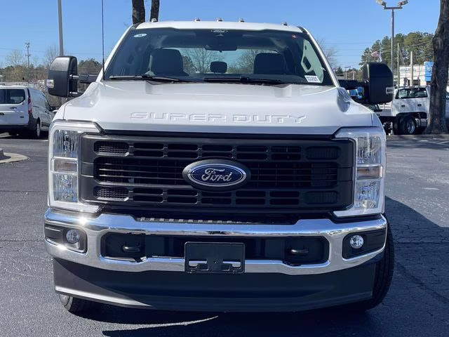 2026 Oxford White Ford Super Duty F-350 DRW XL 4X4 Truck