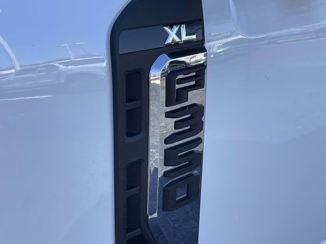 2026 Oxford White Ford Super Duty F-350 DRW XL 4X4 Truck
