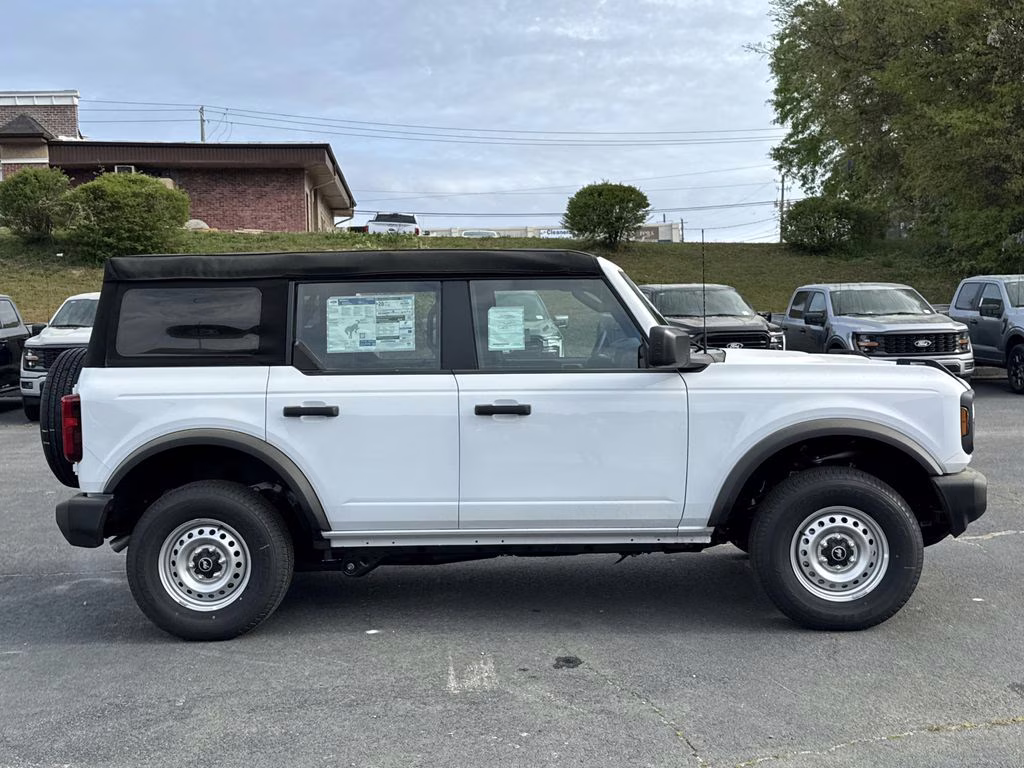 2026 Oxford White Ford Bronco Base 4X4 SUV