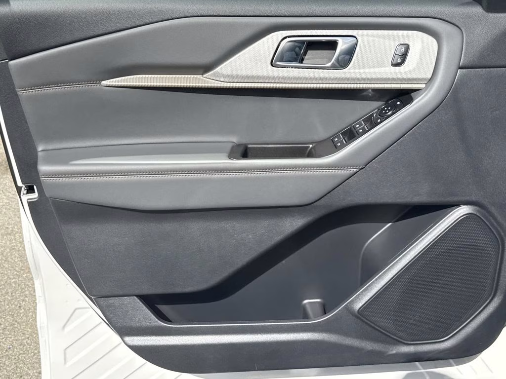 2026 White Metallic Ford Explorer Active RWD SUV
