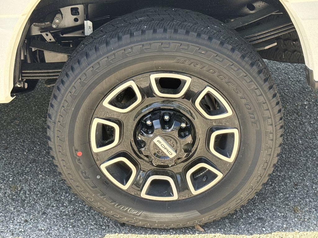 2026 White Metallic Ford Super Duty F-350 SRW Platinum 4X4 Truck