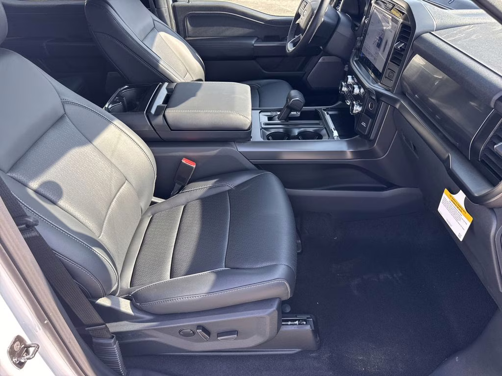 2026 Oxford White Ford F-150 Lariat 4X4 Truck