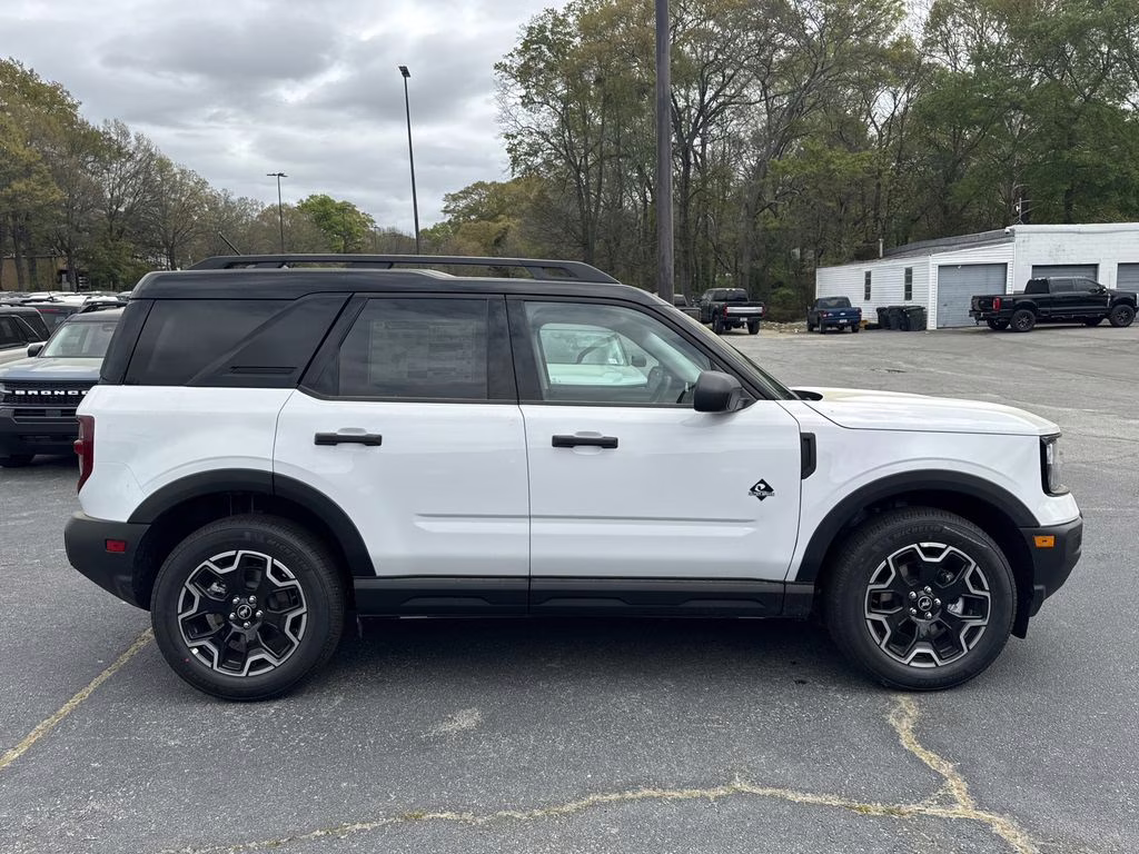 2026 Oxford White Ford Bronco Sport Outer Banks 4X4 SUV