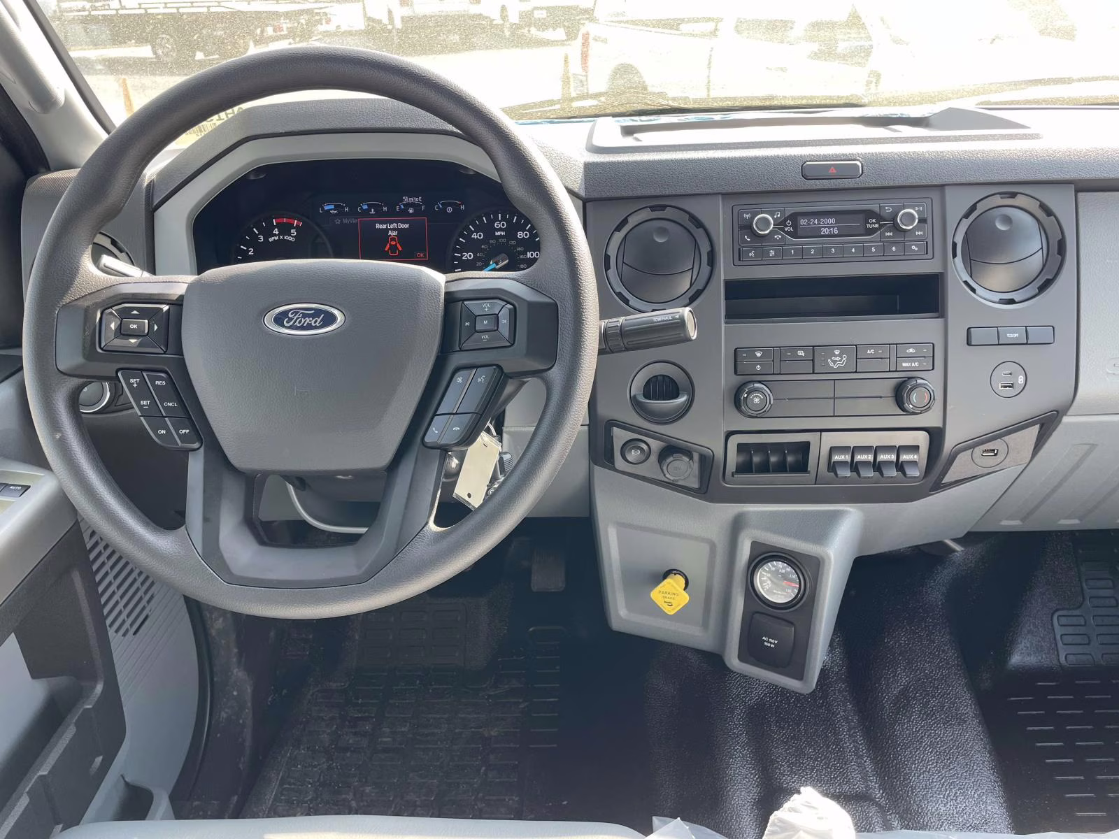 2027 Oxford White Ford F-650SD Base RWD Truck