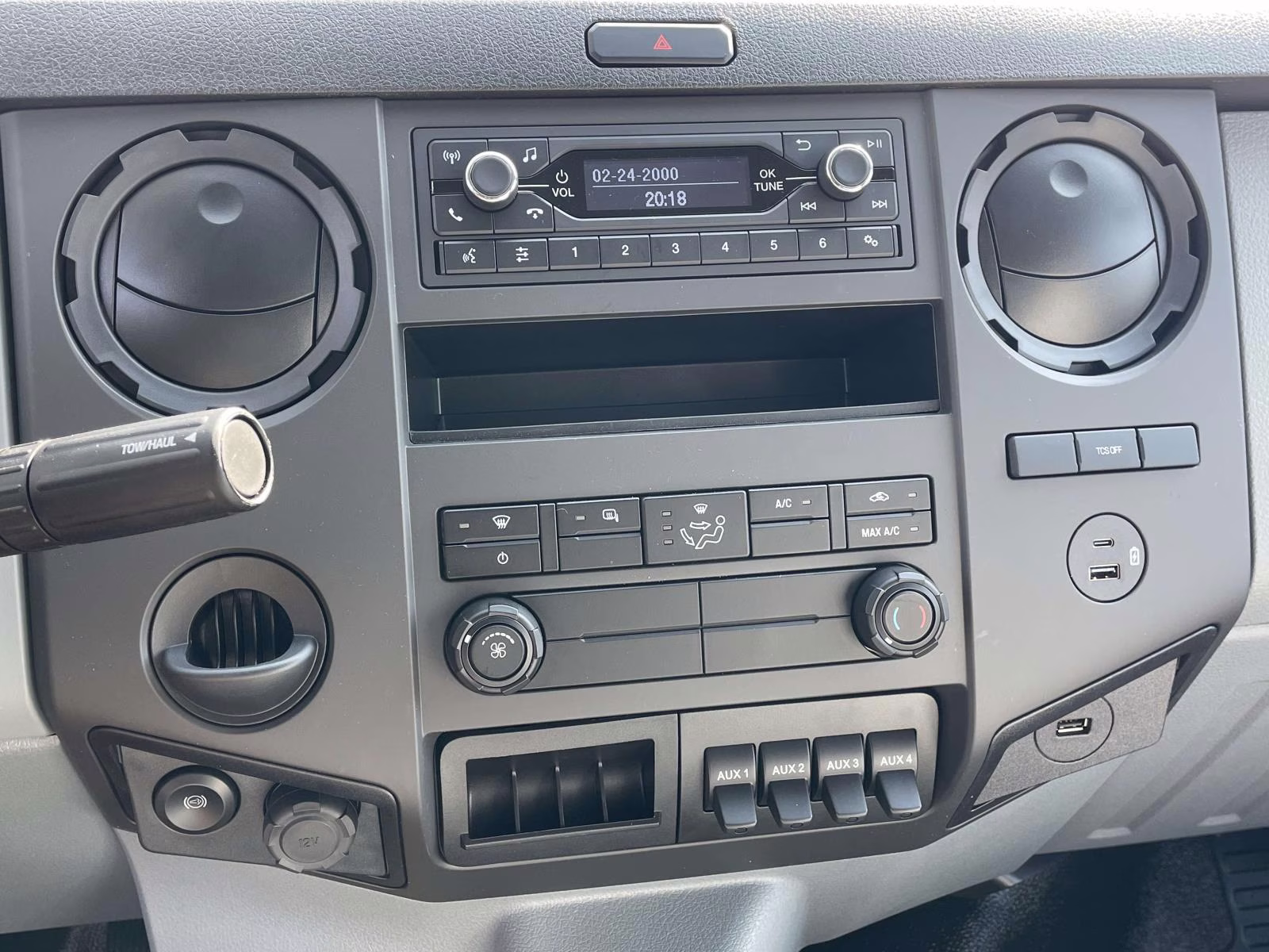 2027 Oxford White Ford F-650SD Base RWD Truck