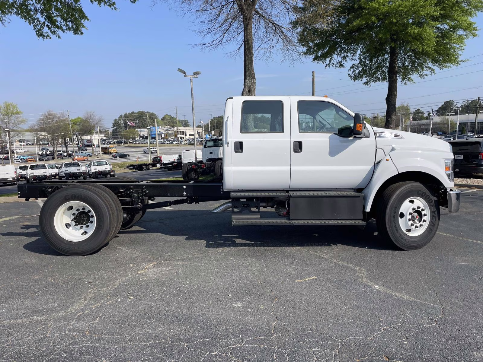2027 Oxford White Ford F-650SD Base RWD Truck