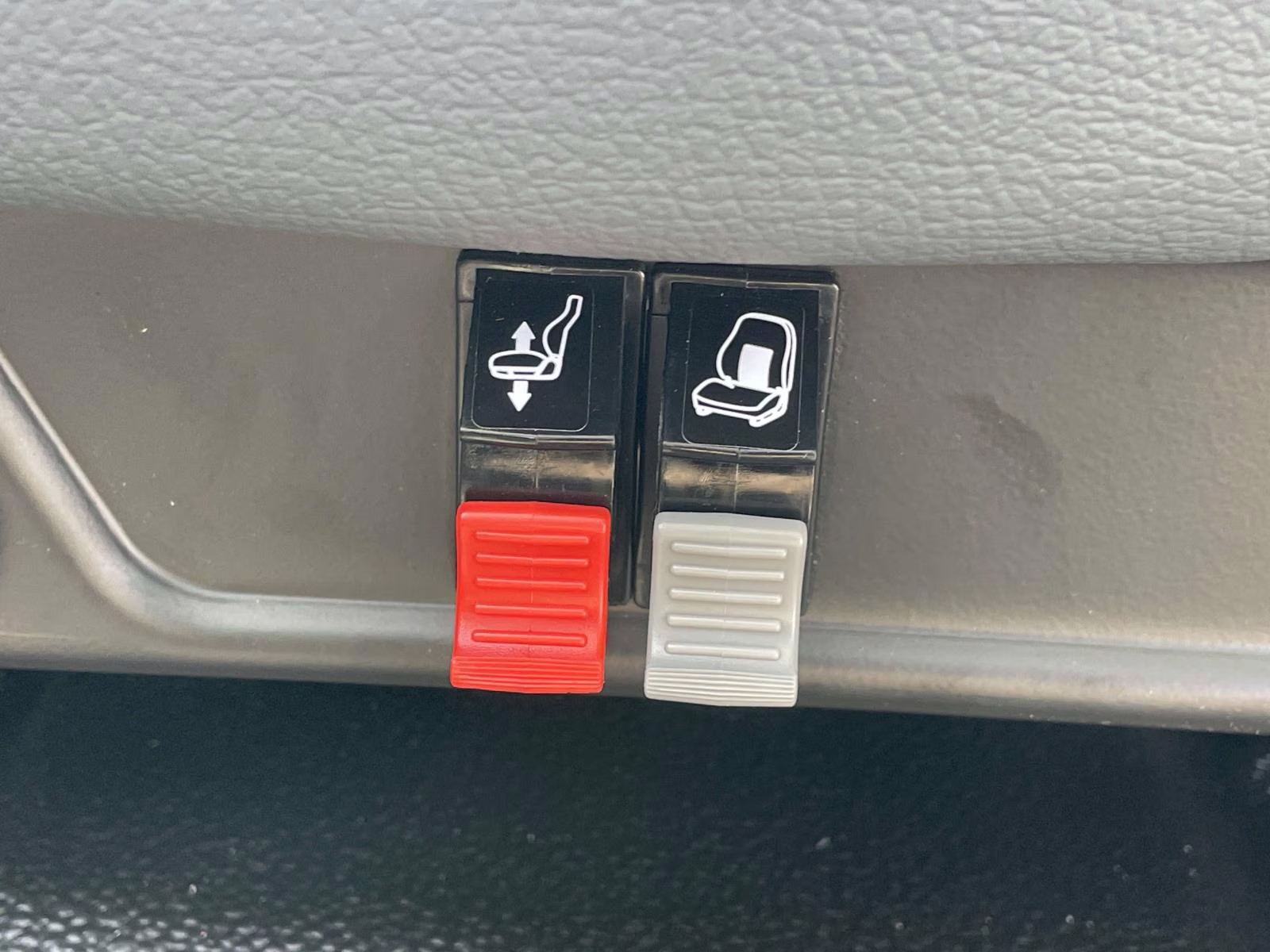 2027 Oxford White Ford F-650SD Base RWD Truck