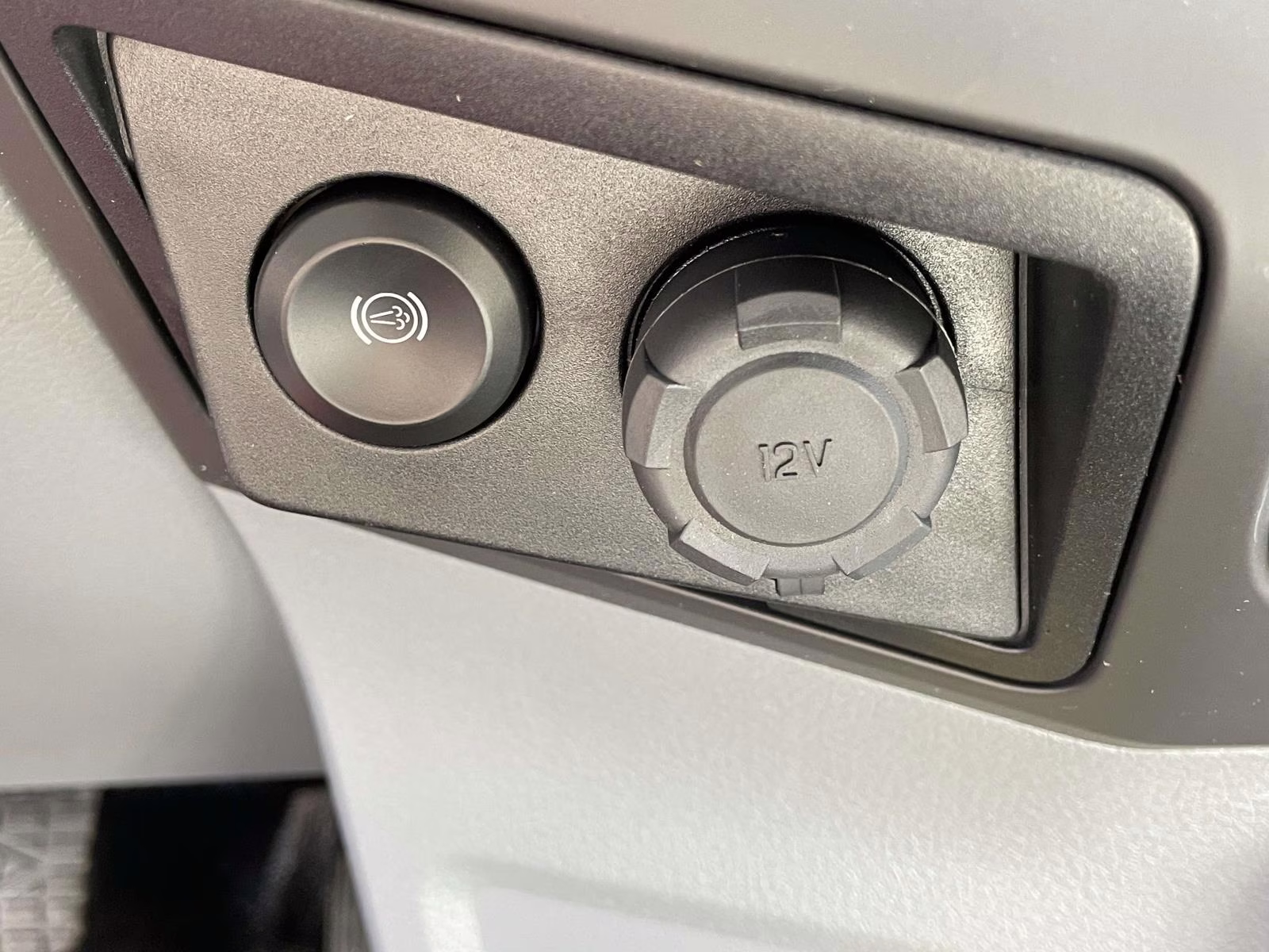 2027 Oxford White Ford F-650SD Base RWD Truck