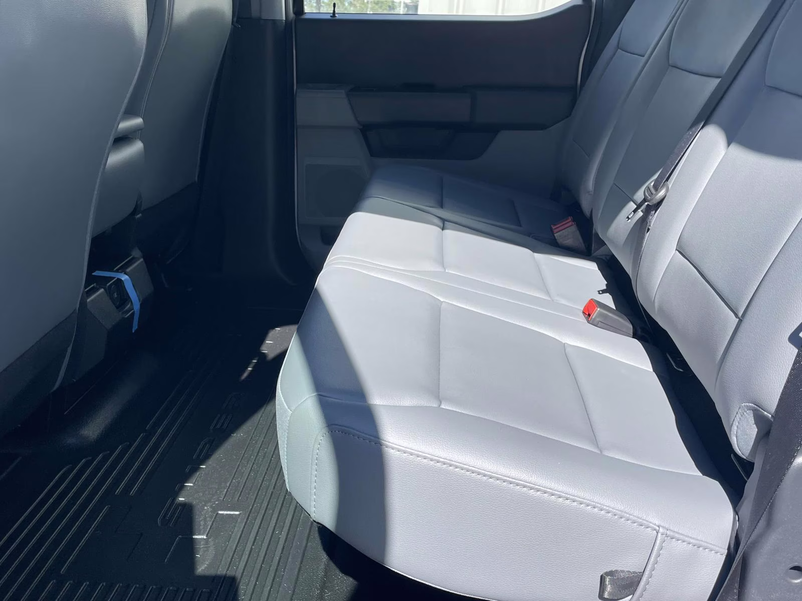 2026 Oxford White Ford Super Duty F-350 DRW XL 4X4 Truck