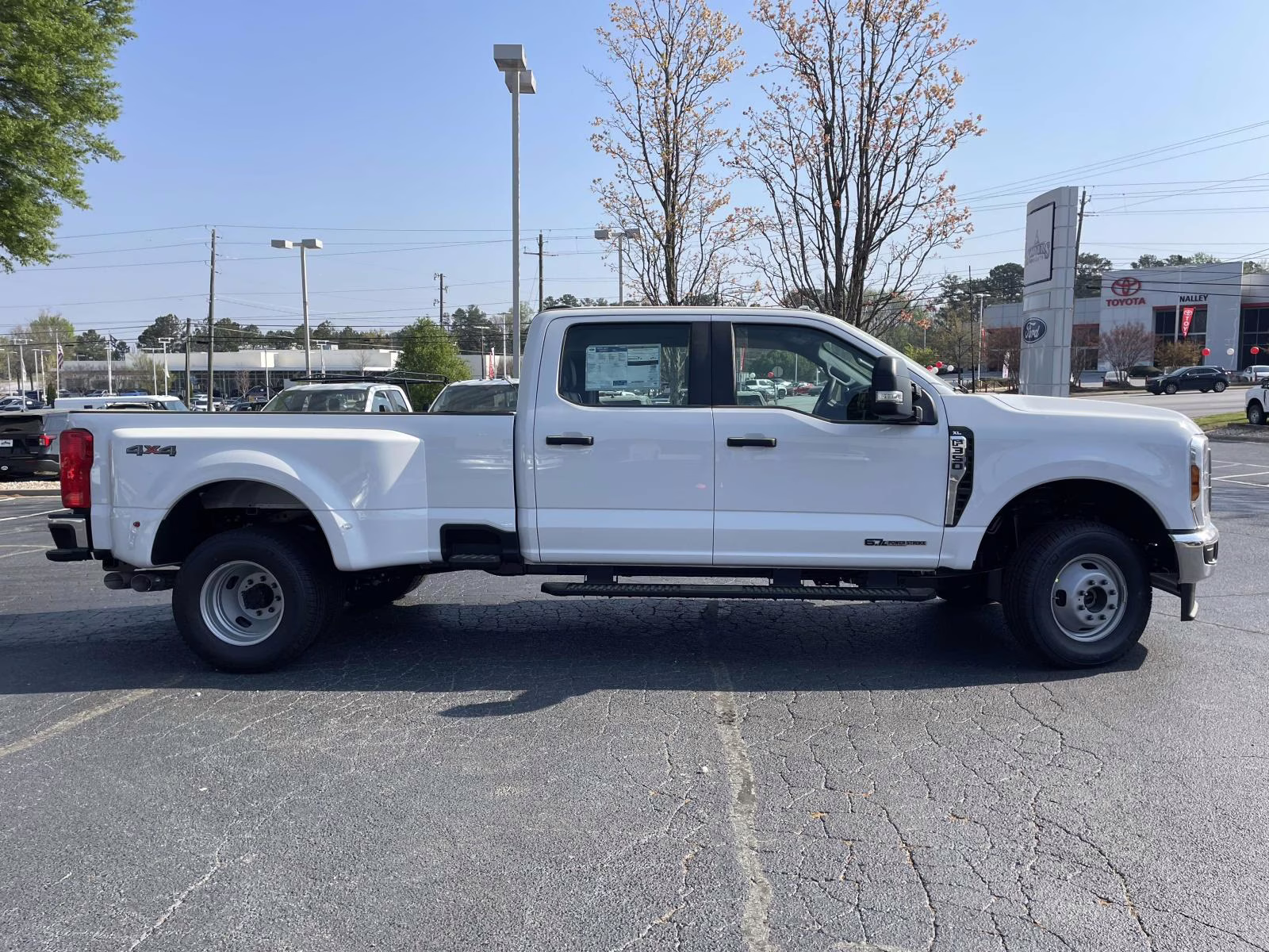 2026 Oxford White Ford Super Duty F-350 DRW XL 4X4 Truck