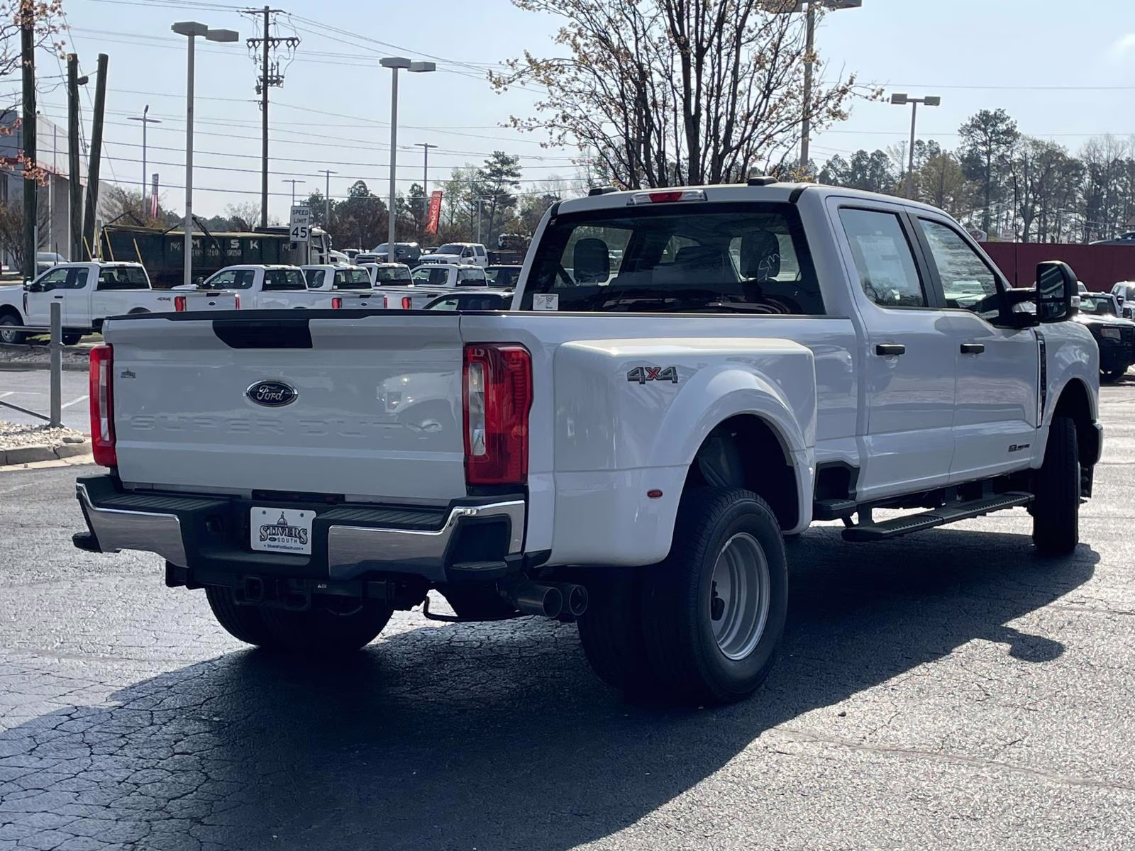 2026 Oxford White Ford Super Duty F-350 DRW XL 4X4 Truck
