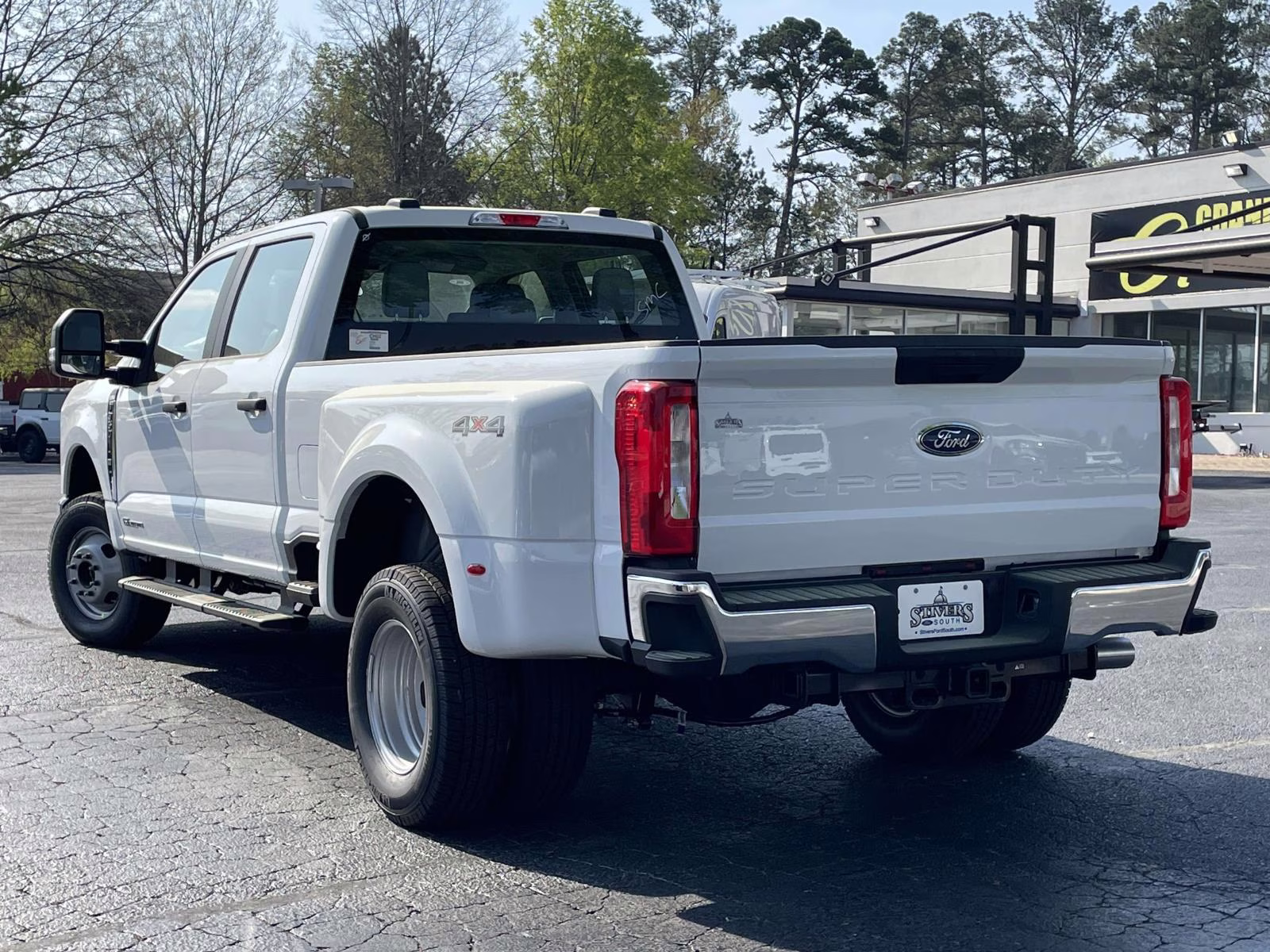 2026 Oxford White Ford Super Duty F-350 DRW XL 4X4 Truck