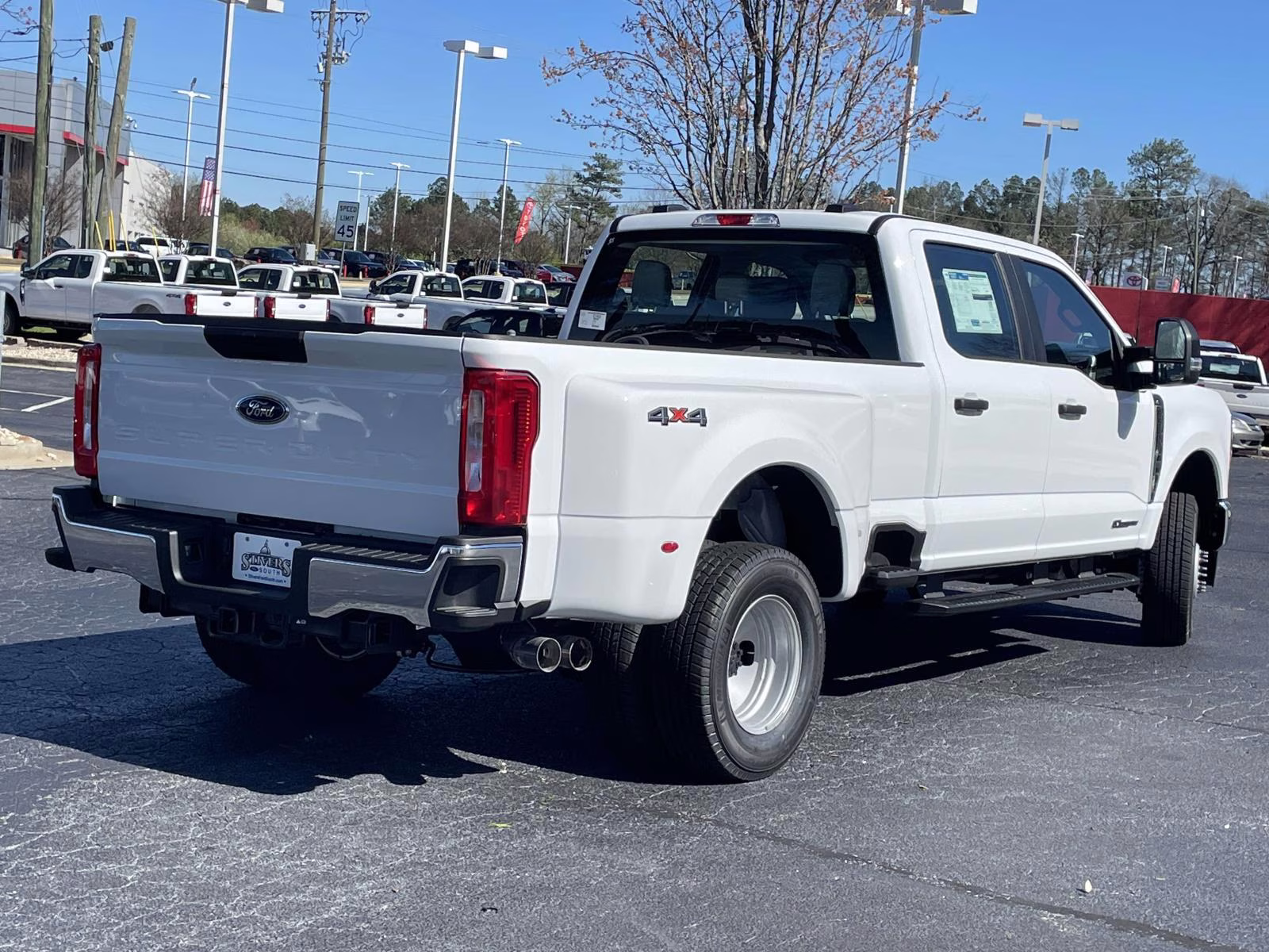 2026 Oxford White Ford Super Duty F-350 DRW XL 4X4 Truck