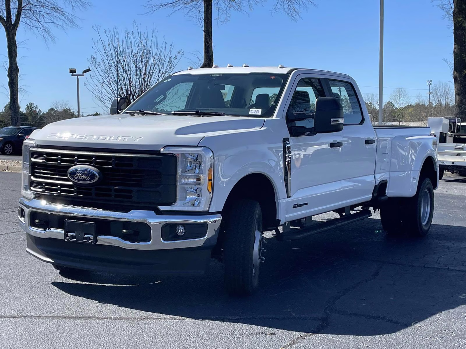 2026 Oxford White Ford Super Duty F-350 DRW XL 4X4 Truck