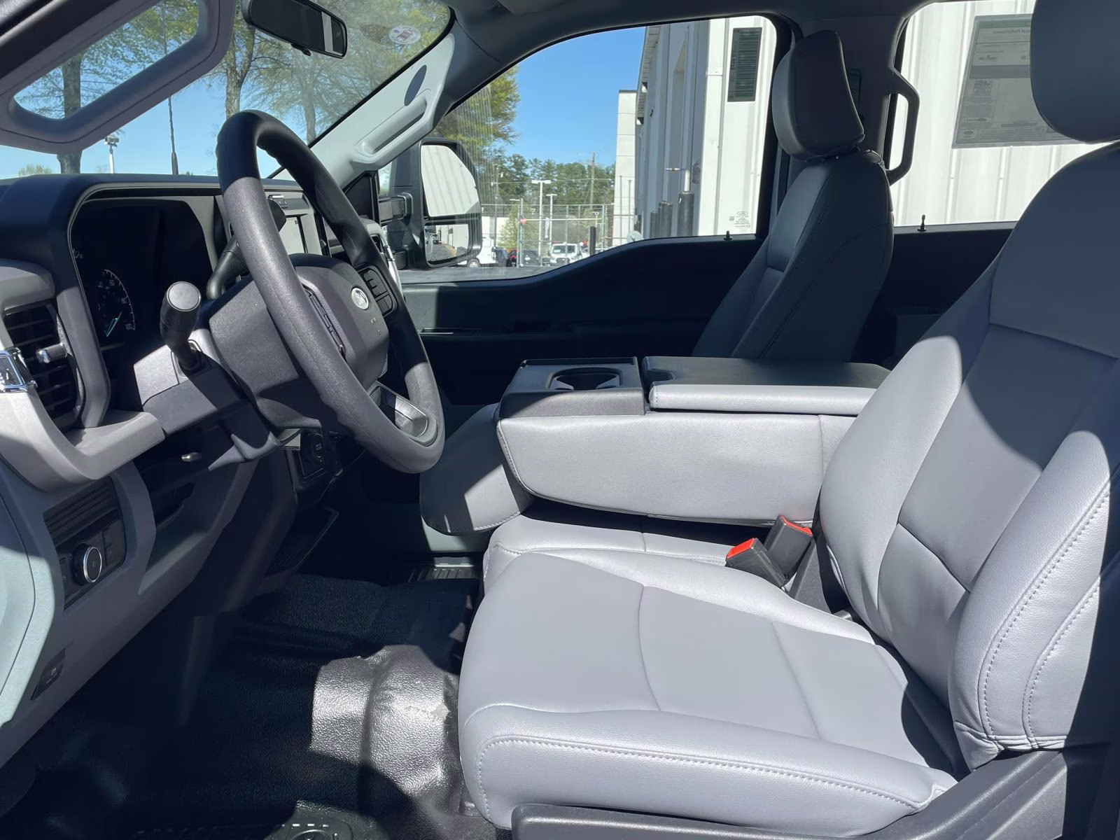 2026 Oxford White Ford Super Duty F-350 DRW XL 4X4 Truck