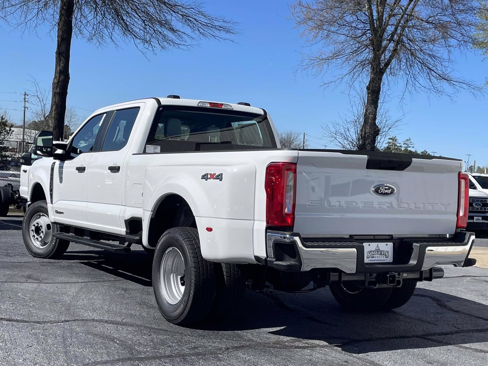 2026 Oxford White Ford Super Duty F-350 DRW XL 4X4 Truck