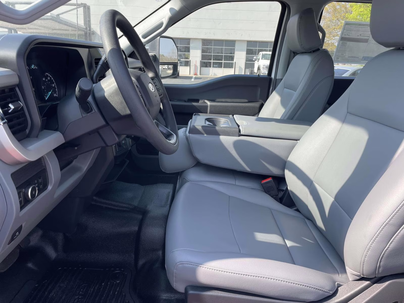 2026 Oxford White Ford Super Duty F-350 DRW XL 4X4 Truck