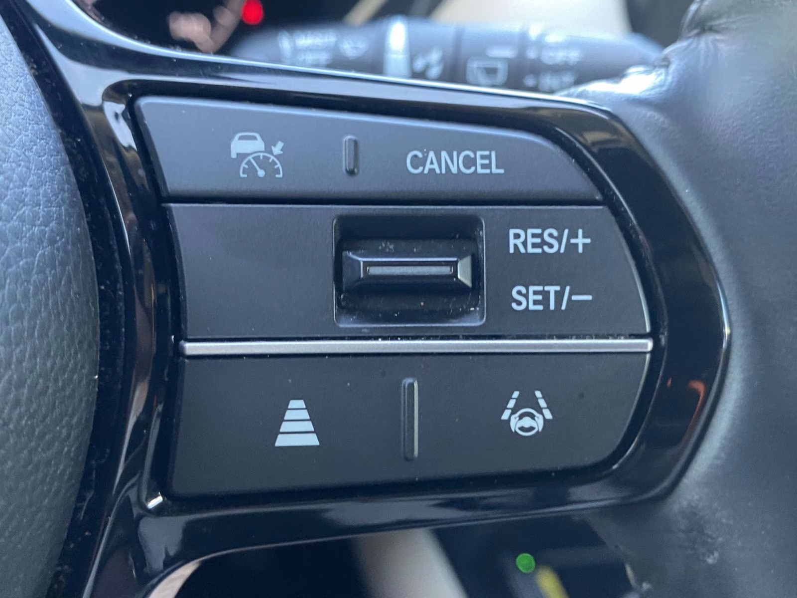 2023 White Honda HR-V EX-L FWD SUV