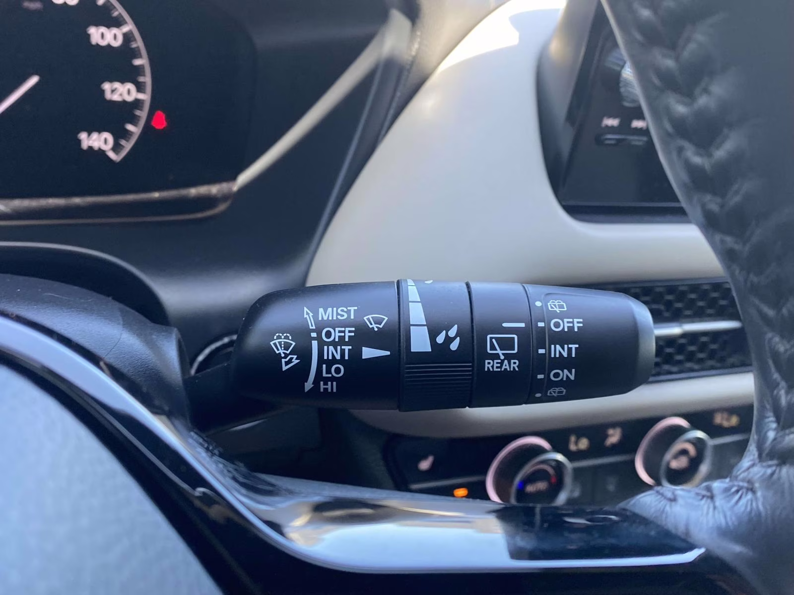 2023 White Honda HR-V EX-L FWD SUV