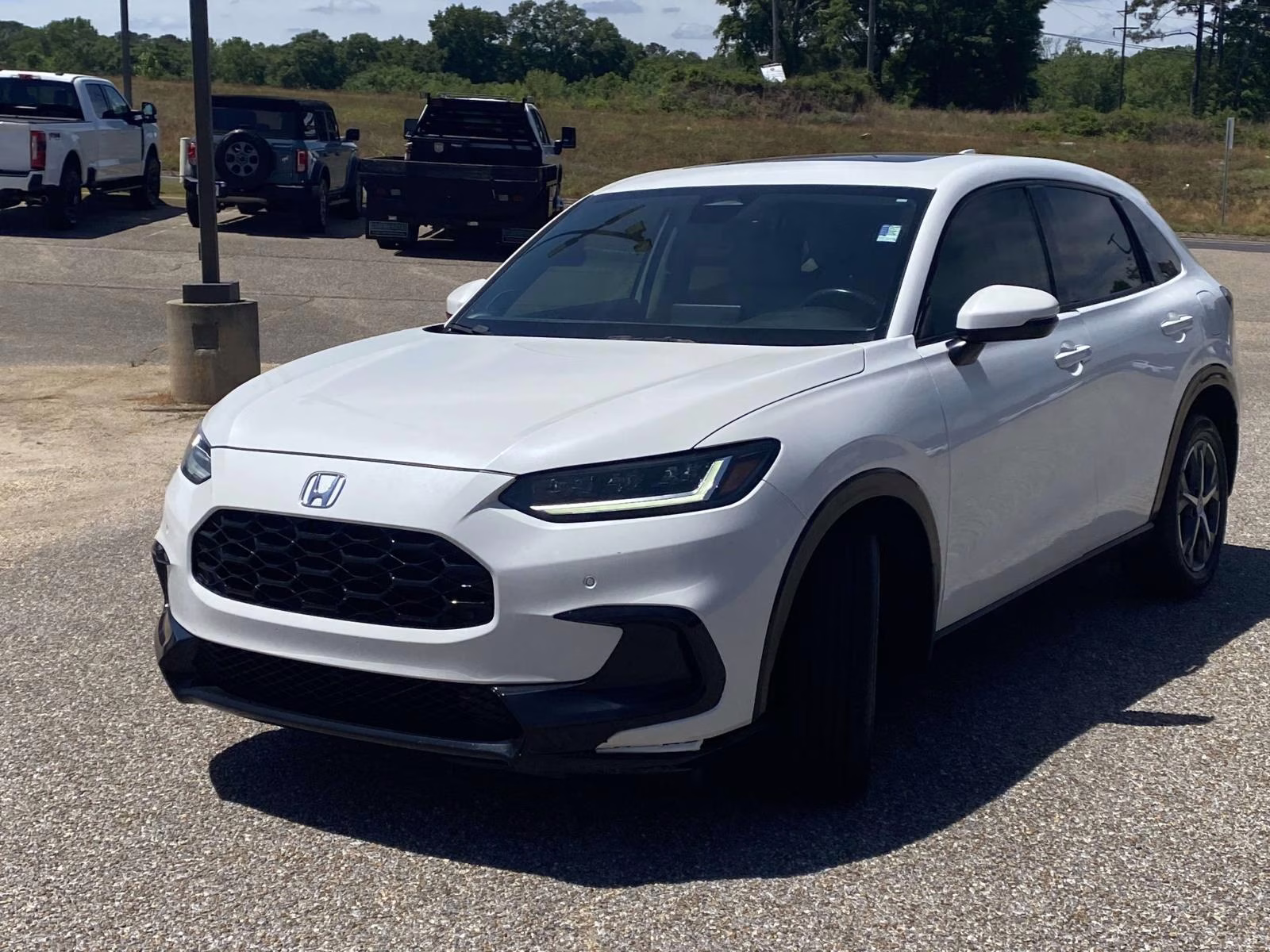 2023 White Honda HR-V EX-L FWD SUV