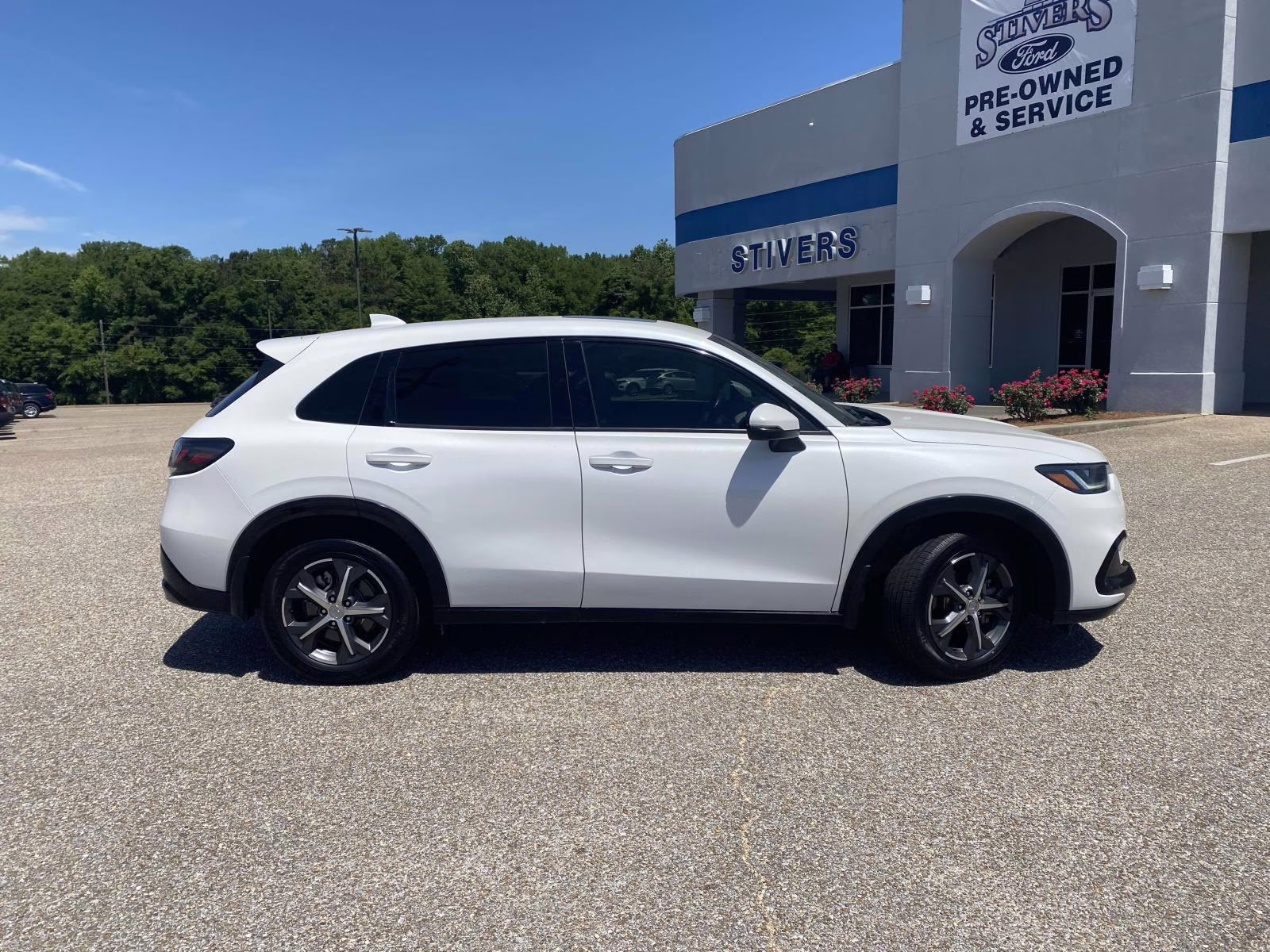 2023 White Honda HR-V EX-L FWD SUV