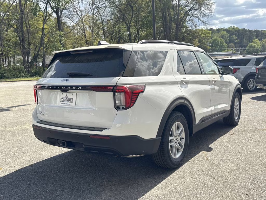 2026 White Metallic Ford Explorer Active RWD SUV