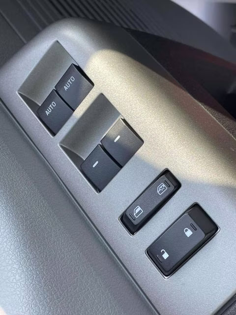 2027 Oxford White Ford F-650SD Base RWD Truck