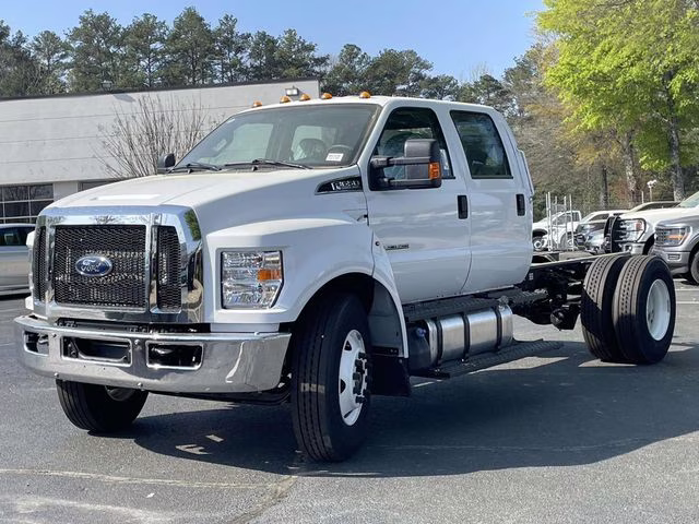 2027 Oxford White Ford F-650SD Base RWD Truck