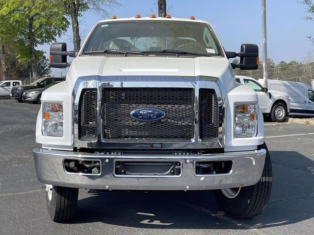2027 Oxford White Ford F-650SD Base RWD Truck