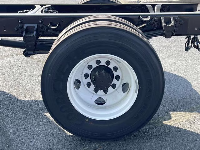 2027 Oxford White Ford F-650SD Base RWD Truck