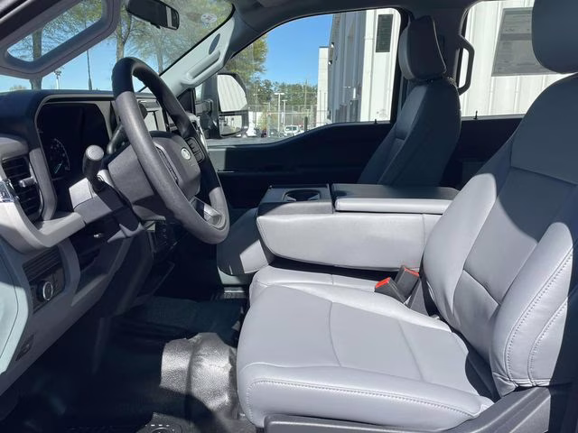 2026 Oxford White Ford Super Duty F-350 DRW XL 4X4 Truck