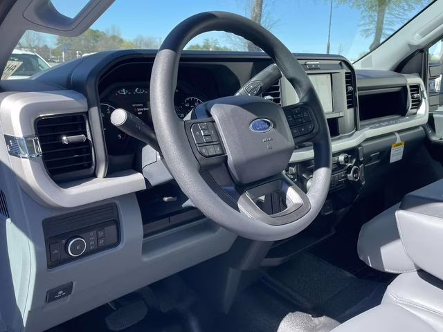 2026 Oxford White Ford Super Duty F-350 DRW XL 4X4 Truck