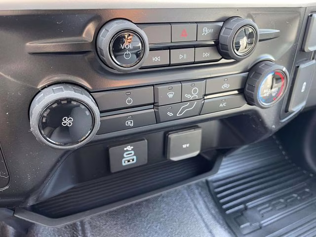 2026 Oxford White Ford Super Duty F-350 DRW XL 4X4 Truck