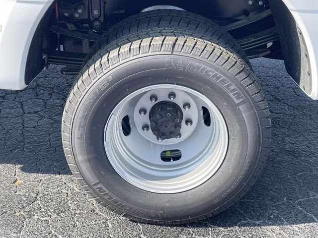 2026 Oxford White Ford Super Duty F-350 DRW XL 4X4 Truck