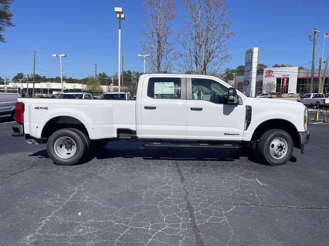 2026 Oxford White Ford Super Duty F-350 DRW XL 4X4 Truck
