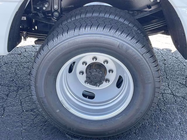 2026 Oxford White Ford Super Duty F-350 DRW XL 4X4 Truck